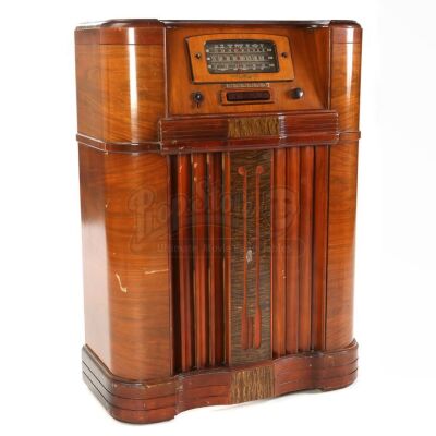 Edward Cullen’s Vintage Radio