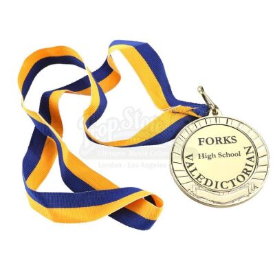 THE TWILIGHT SAGA: ECLIPSE (2010) - Jessica Stanley's Forks High School Valedictorian Medal